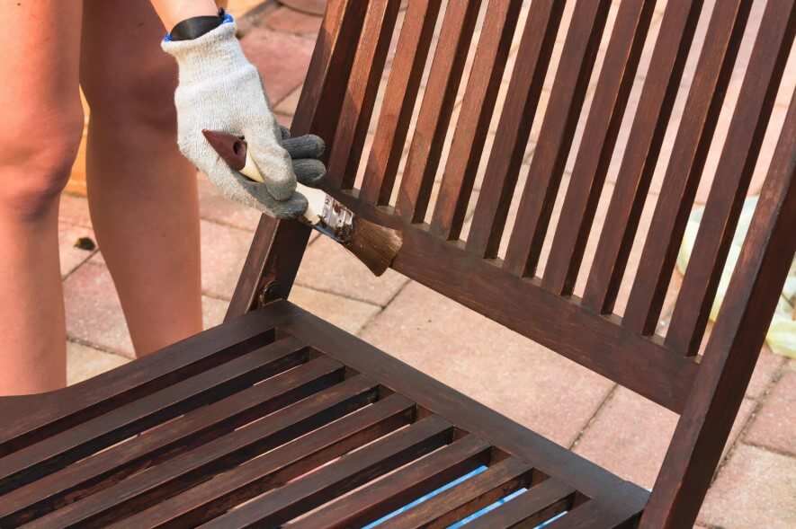 Comment enlever les gouttes de peinture sur le bois ?