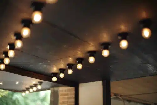 Plafond noir : la tendance actuelle, pour un intérieur unique et audacieux